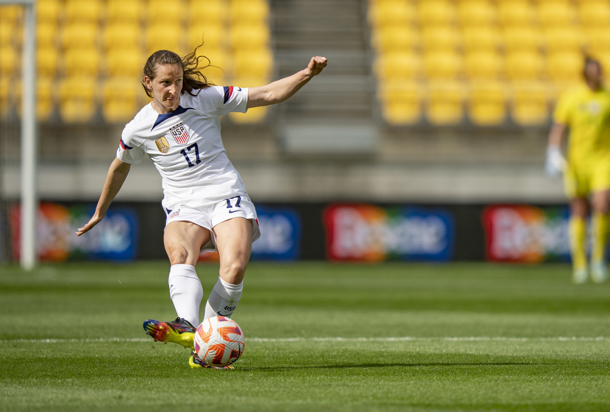 U.S. midfielder Andi Sullivan in action, passes the ball vs New Zealand Ferns.